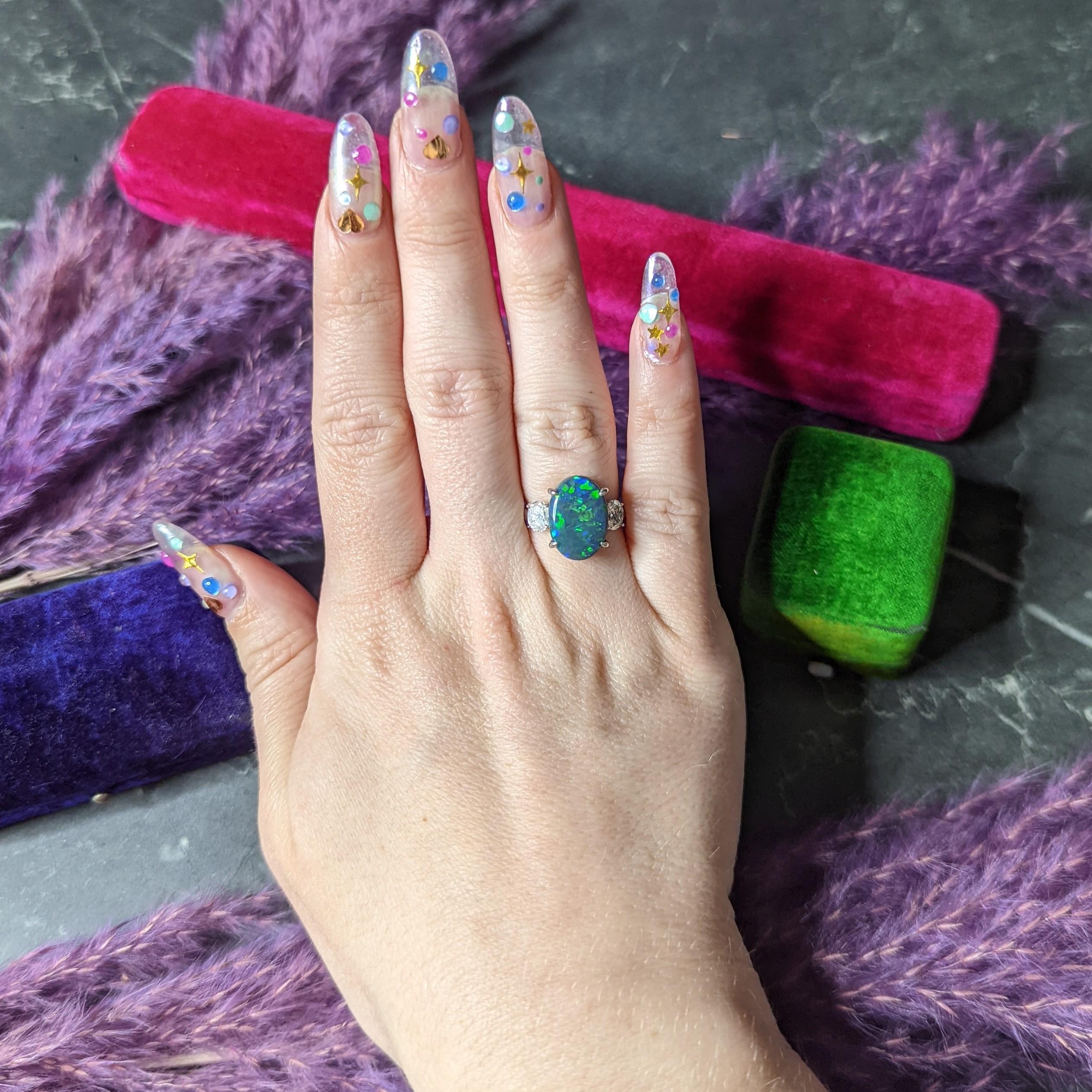 Platinring mit drei Steinen, schwarzer Opal im Ovalschliff und Diamant im Ovalschliff 5