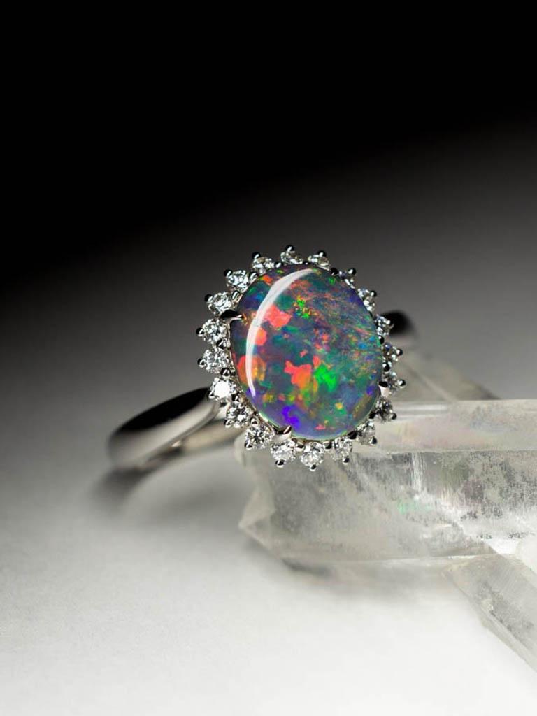 Black Opal Ring Diamonds Gold Fine Jewelry Rainbow Australian Gemstone In New Condition In Berlin, DE