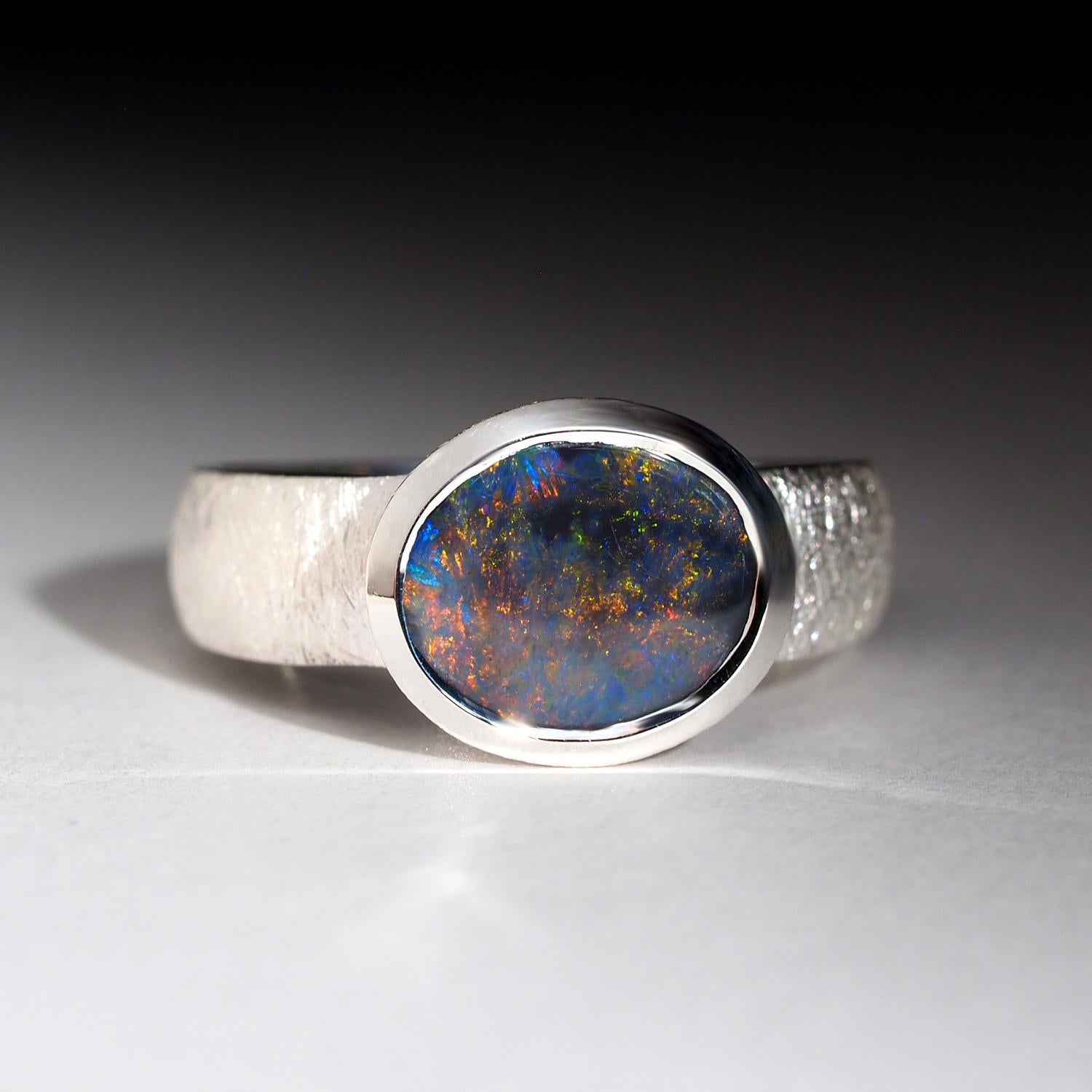 Artisan Bague d'opale noire en argent - Australie - Taille 7.75 US cadeau spécial HSP en vente