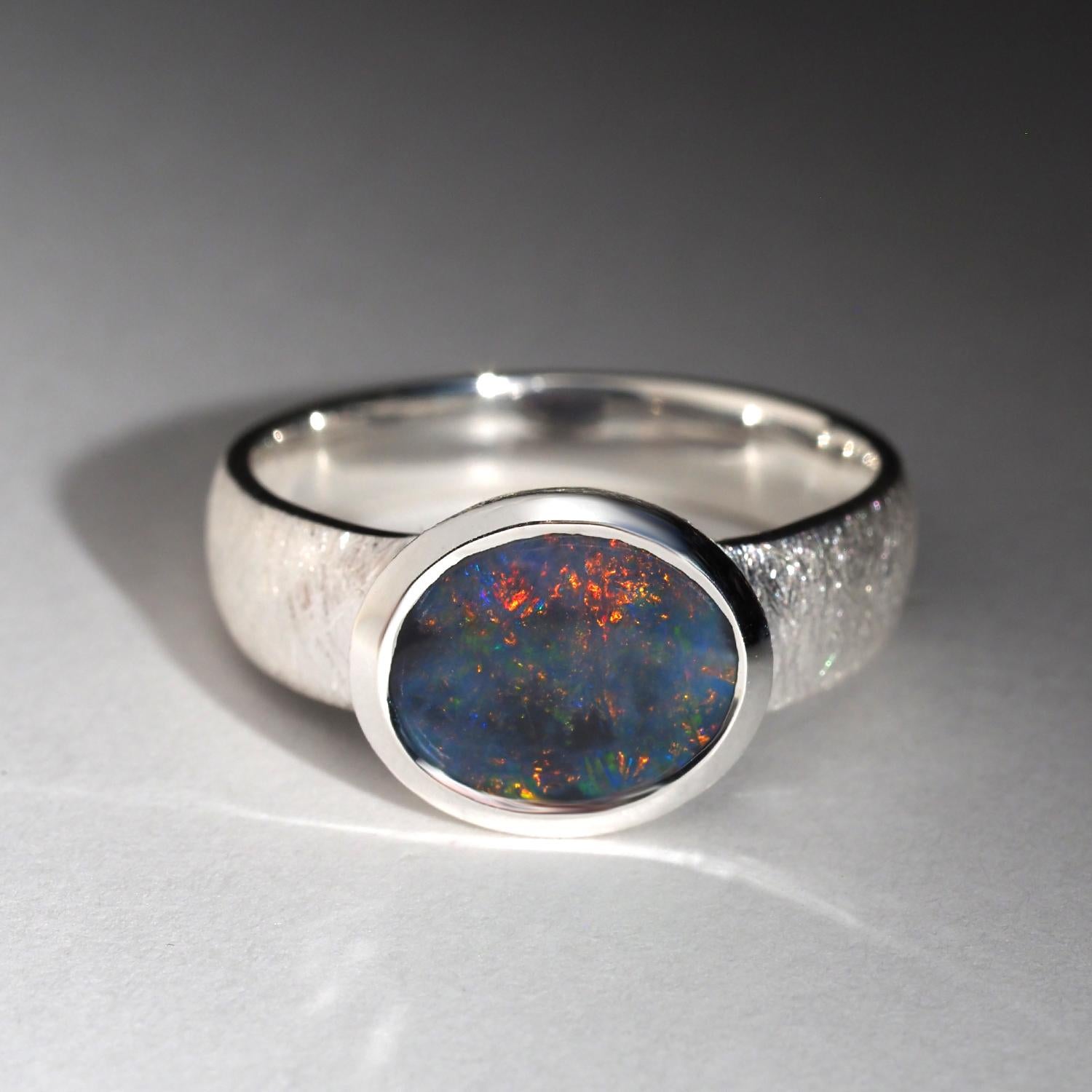 Bague d'opale noire en argent - Australie - Taille 7.75 US cadeau spécial HSP Unisexe en vente