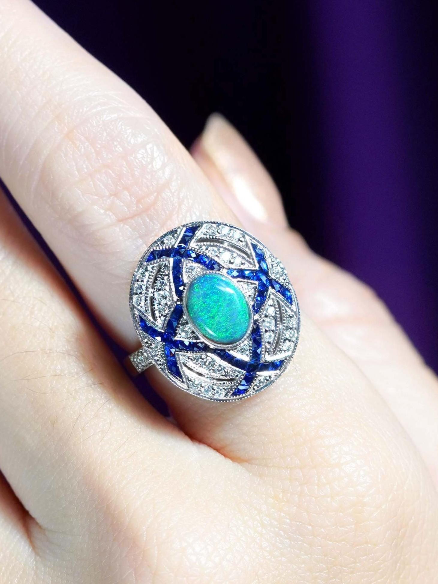 Opale noire, saphir et diamant, bague de cocktail de style Art déco en or blanc 18 carats Neuf - En vente à Bangkok, TH