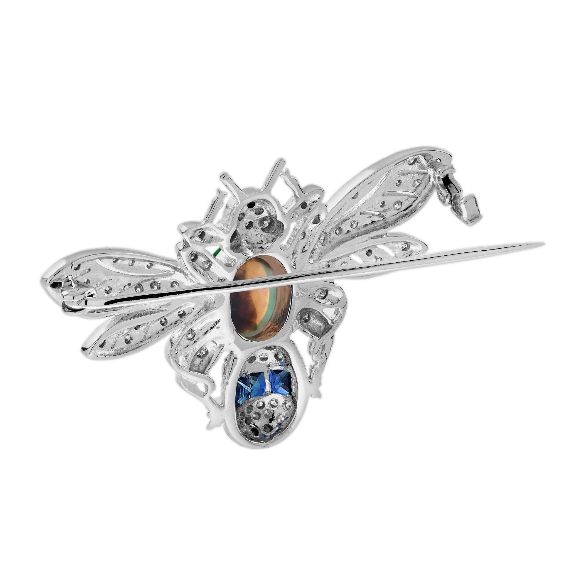 Taglio ovale Opale nero e zaffiro con pavé di diamanti Spilla ape in stile antico di ispirazione vintage in vendita