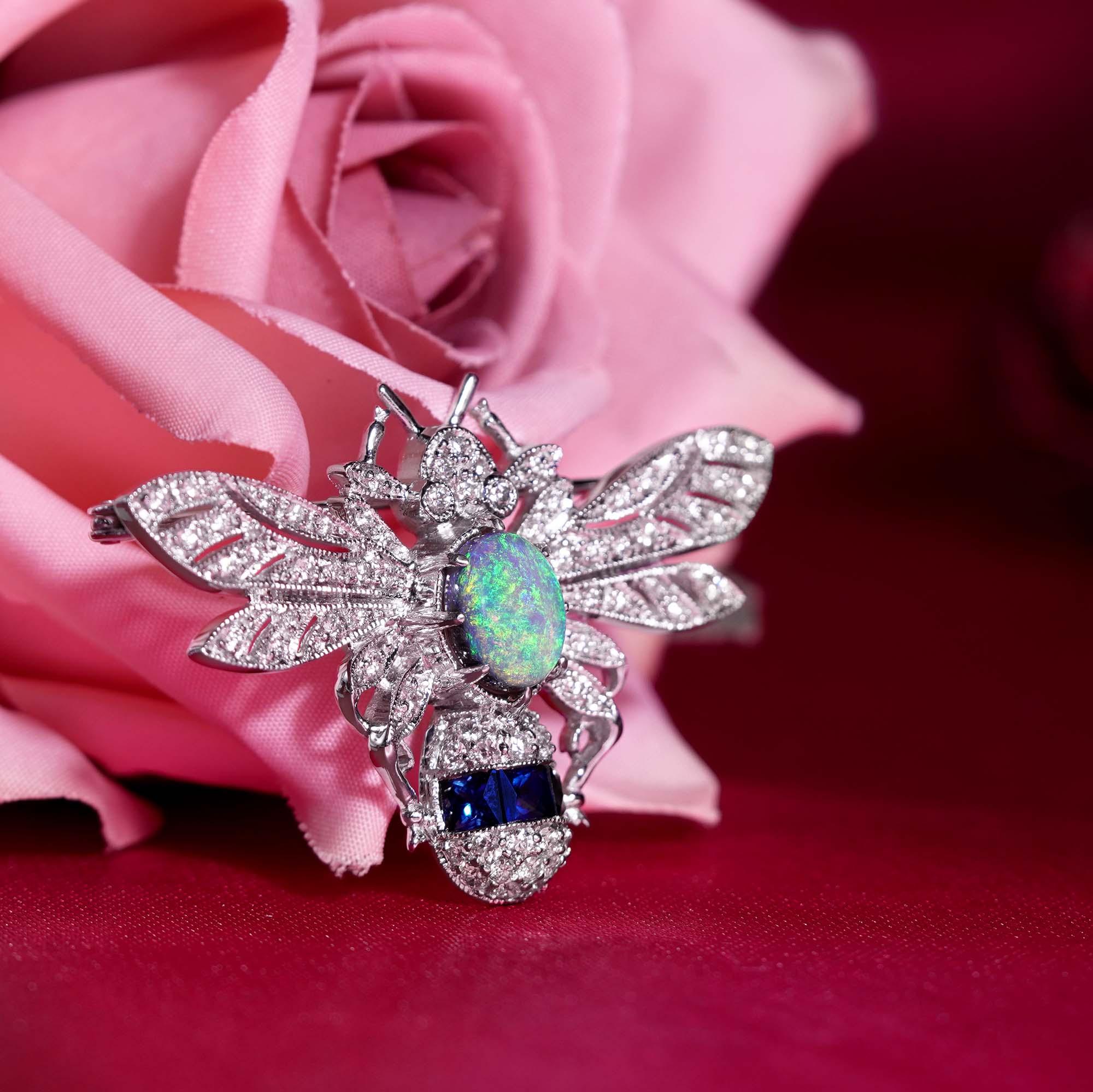 Opale nero e zaffiro con pavé di diamanti Spilla ape in stile antico di ispirazione vintage in vendita 2