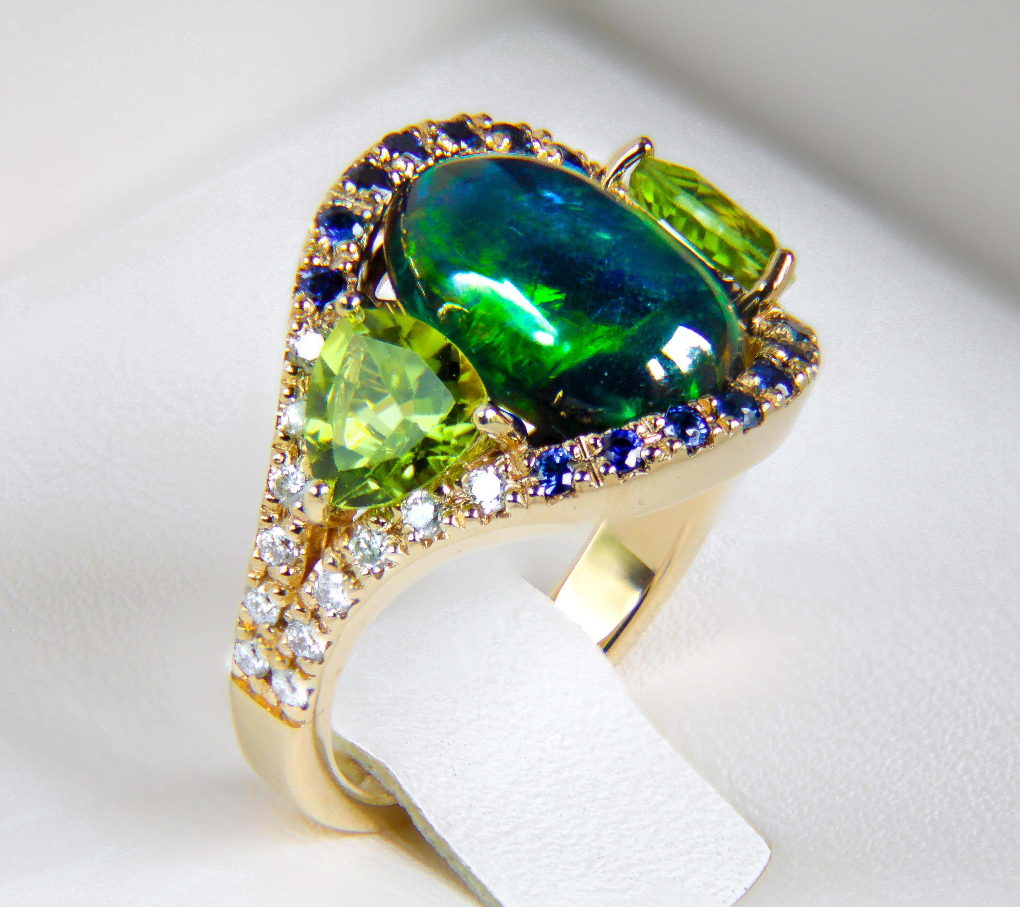 Im Angebot: Ring aus 14 Karat Gold mit schwarzem Opal, Saphiren, Peridoten und Diamanten, echter Opal () 3