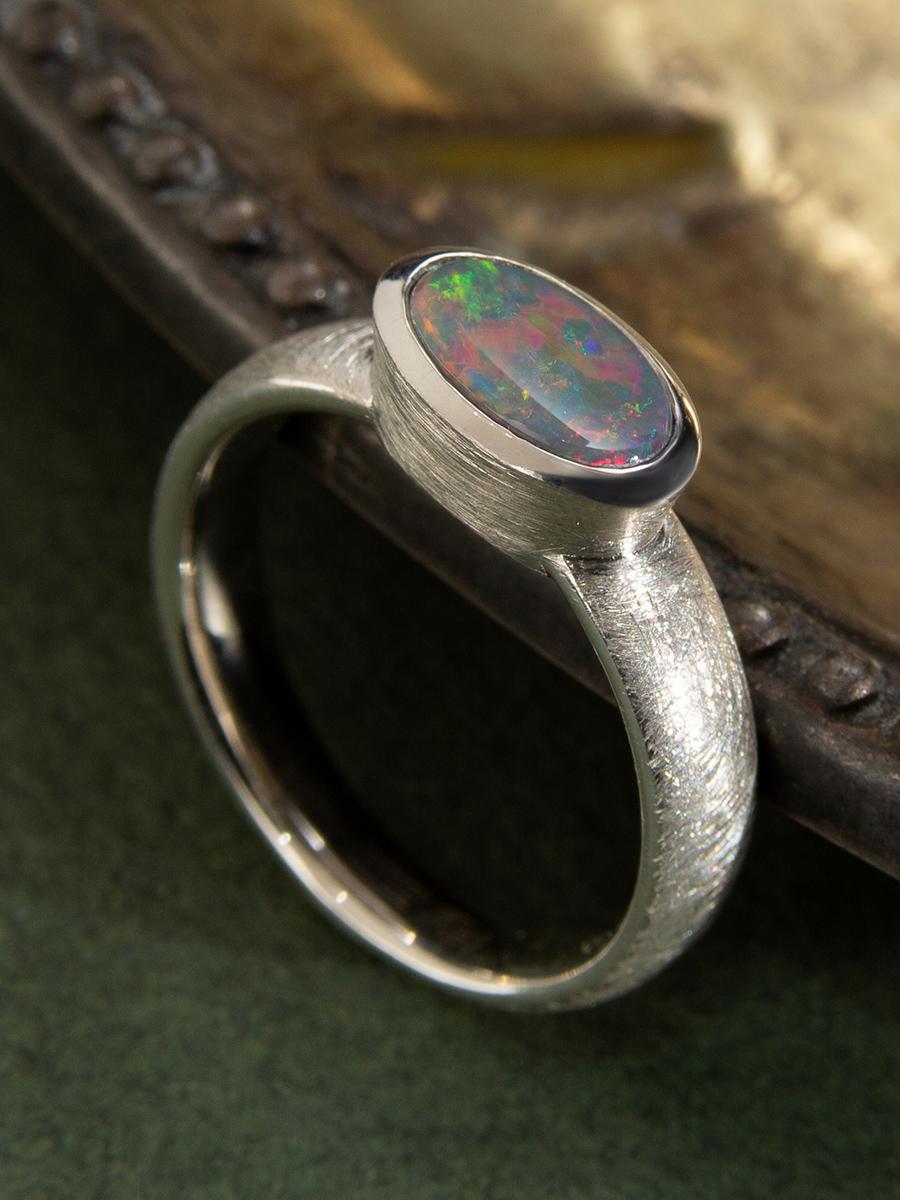 Black Opal Silver Ring Bright Opalescence Australian Stone Unisex In New Condition For Sale In Berlin, DE