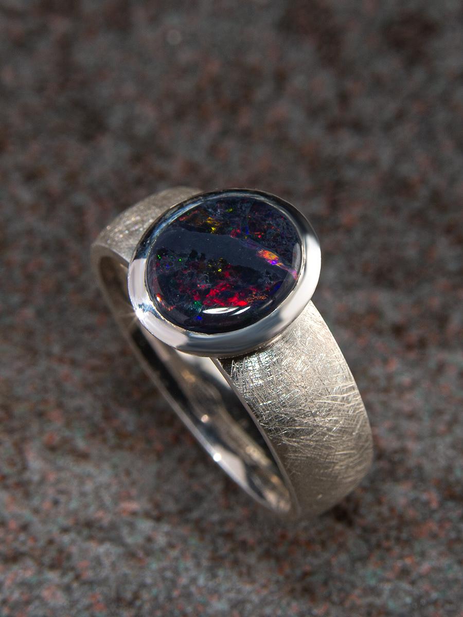 Black Opal Silver Ring Scratching Minimalism Cabochon Gem Unisex In New Condition In Berlin, DE