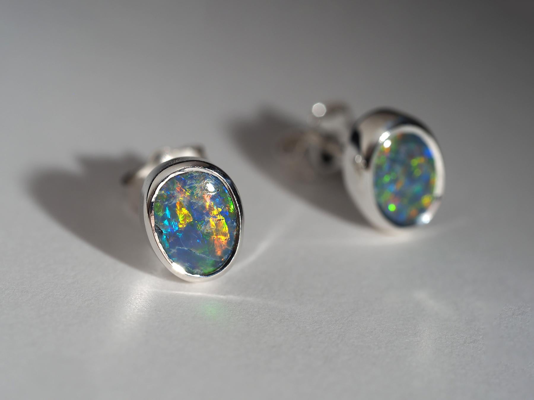 Sterling silver stud earrings with natural precious Black Opal
opal origin - Australia
opal measurements - 6 x 8 mm
earrings weight - 1.8 grams
opal weight - 1.5 carat 