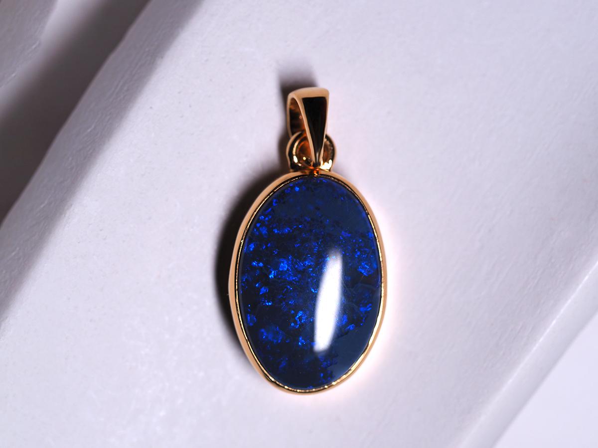 Cabochon Black Opal Yellow Gold Pendant Navy Blue Unisex Jewelry For Sale