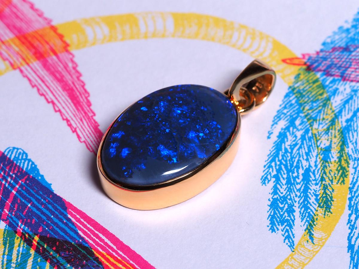 Black Opal Yellow Gold Pendant Navy Blue Unisex Jewelry For Sale 2