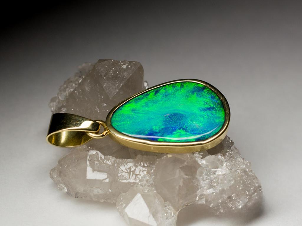 Black Opal Yellow Gold Pendant Blue Green Natural Gem Magic Power Mermaid Style For Sale 4