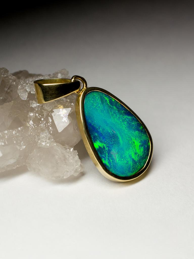 Black Opal Yellow Gold Pendant Blue Green Natural Gem Magic Power Mermaid Style For Sale 5