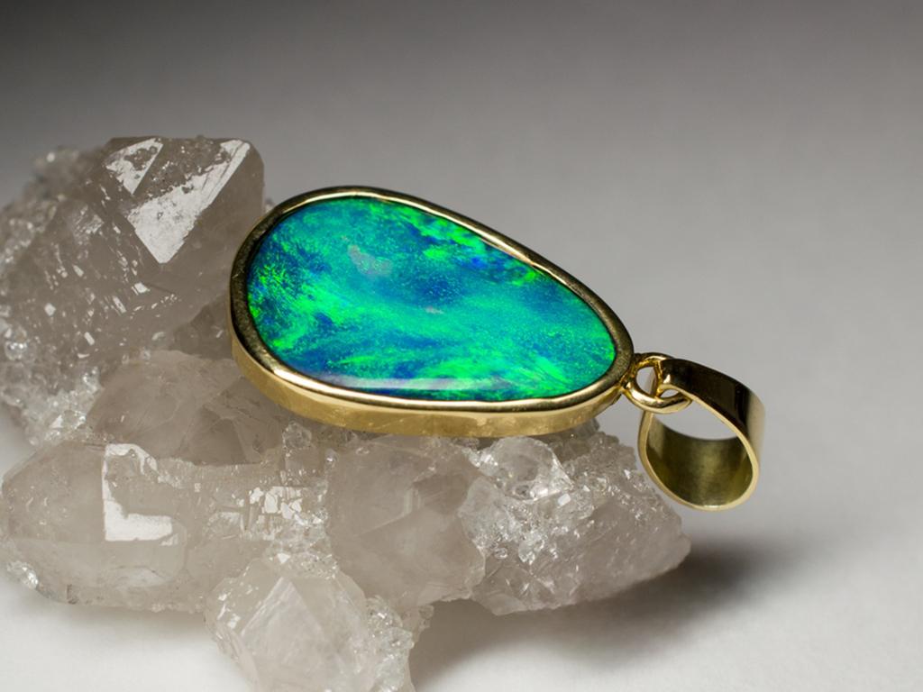 Black Opal Yellow Gold Pendant Blue Green Natural Gem Magic Power Mermaid Style For Sale 7