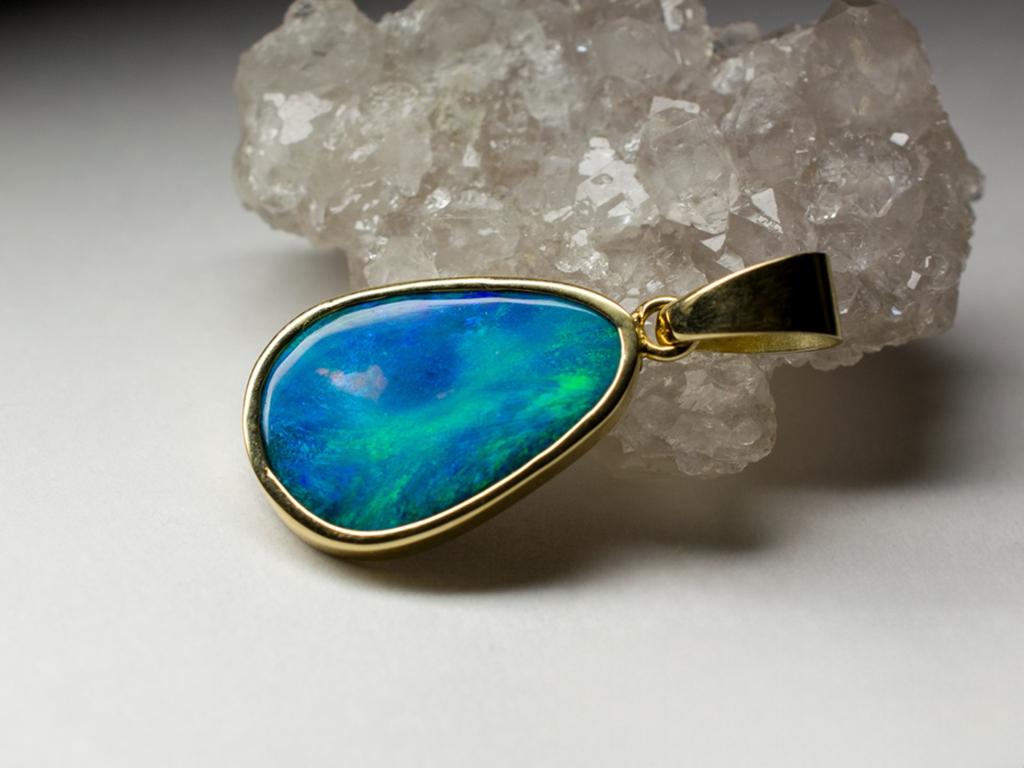 Black Opal Yellow Gold Pendant Blue Green Natural Gem Magic Power Mermaid Style For Sale 8