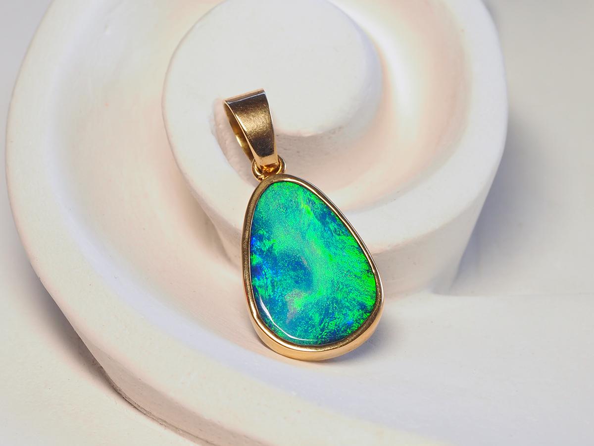 Cabochon Black Opal Yellow Gold Pendant Blue Green Natural Gem Magic Power Mermaid Style For Sale