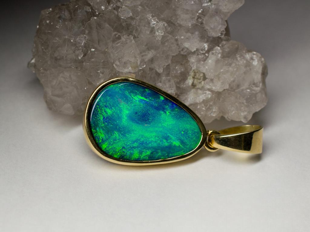 Black Opal Yellow Gold Pendant Blue Green Natural Gem Magic Power Mermaid Style For Sale 1