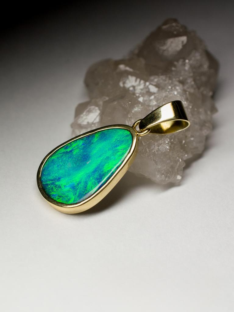 Black Opal Yellow Gold Pendant Blue Green Natural Gem Magic Power Mermaid Style For Sale 3
