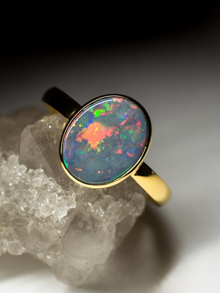 Contemporary Black Opal Yellow Gold Ring Nacreous Gemstone gem Space Odyssey Style Minimalism For Sale