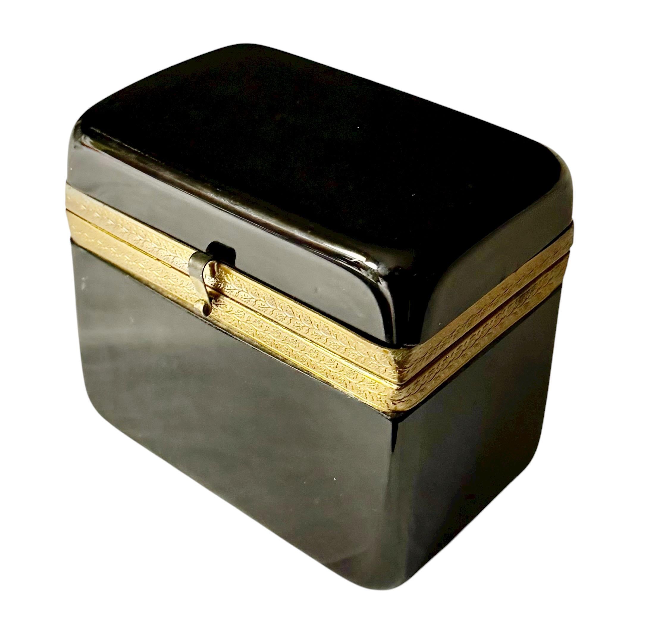 Black Opaline Box In Good Condition For Sale In Tampa, FL