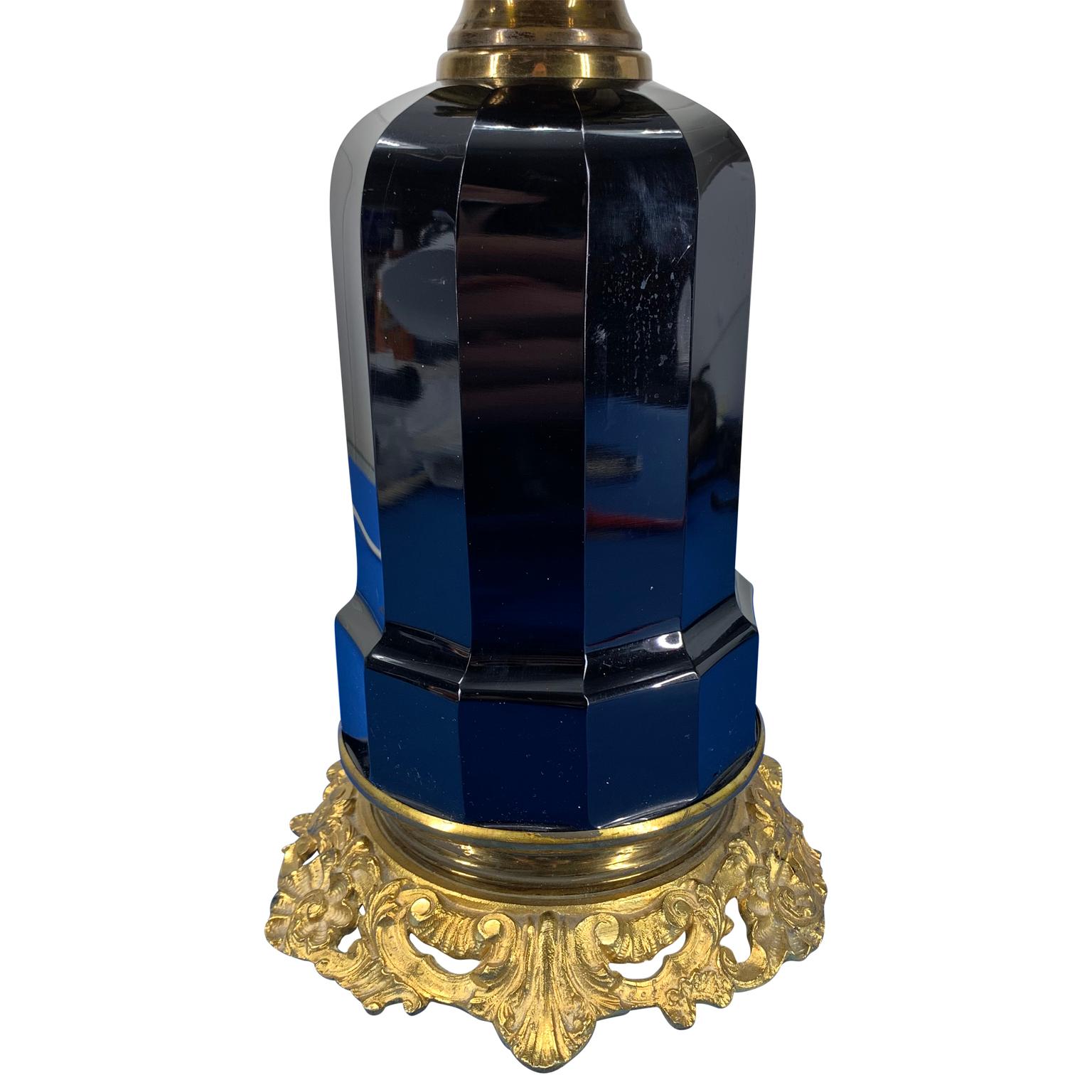 French 19th Century Black Opaline Table Lamp On A Ormolu Gilt Base For Sale 1