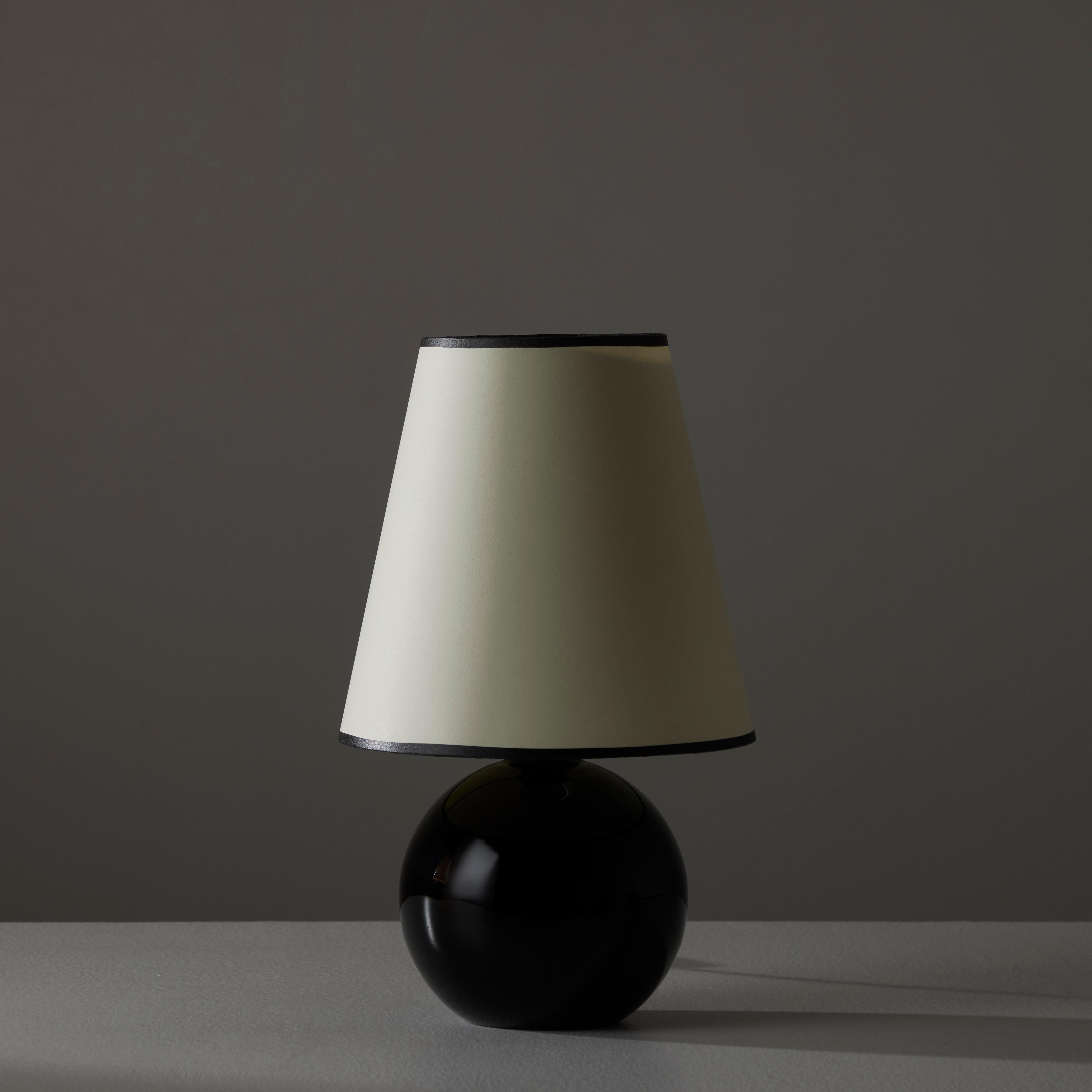 Milieu du XXe siècle Lampes de table en opaline noire de Jacques Adnet  en vente