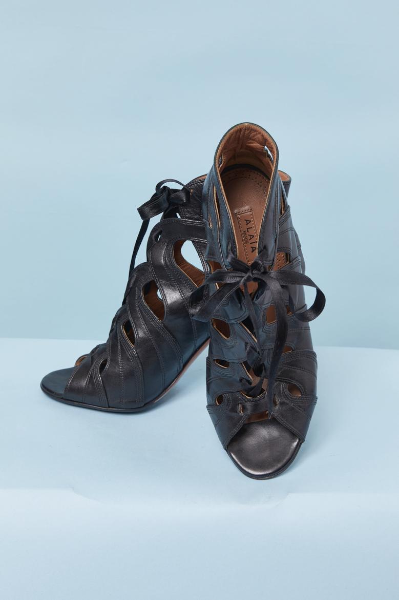 Sandalo nero in pelle con punta aperta e lacci a nastro sul davanti ALAIA In condizioni ottime in vendita a Saint-Ouen-Sur-Seine, FR
