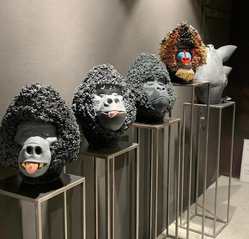 Schwarzer Orangutan, Tafelaufsatz aus Keramik, handgefertigtes Design in Italien, 2021 (Italienisch) im Angebot