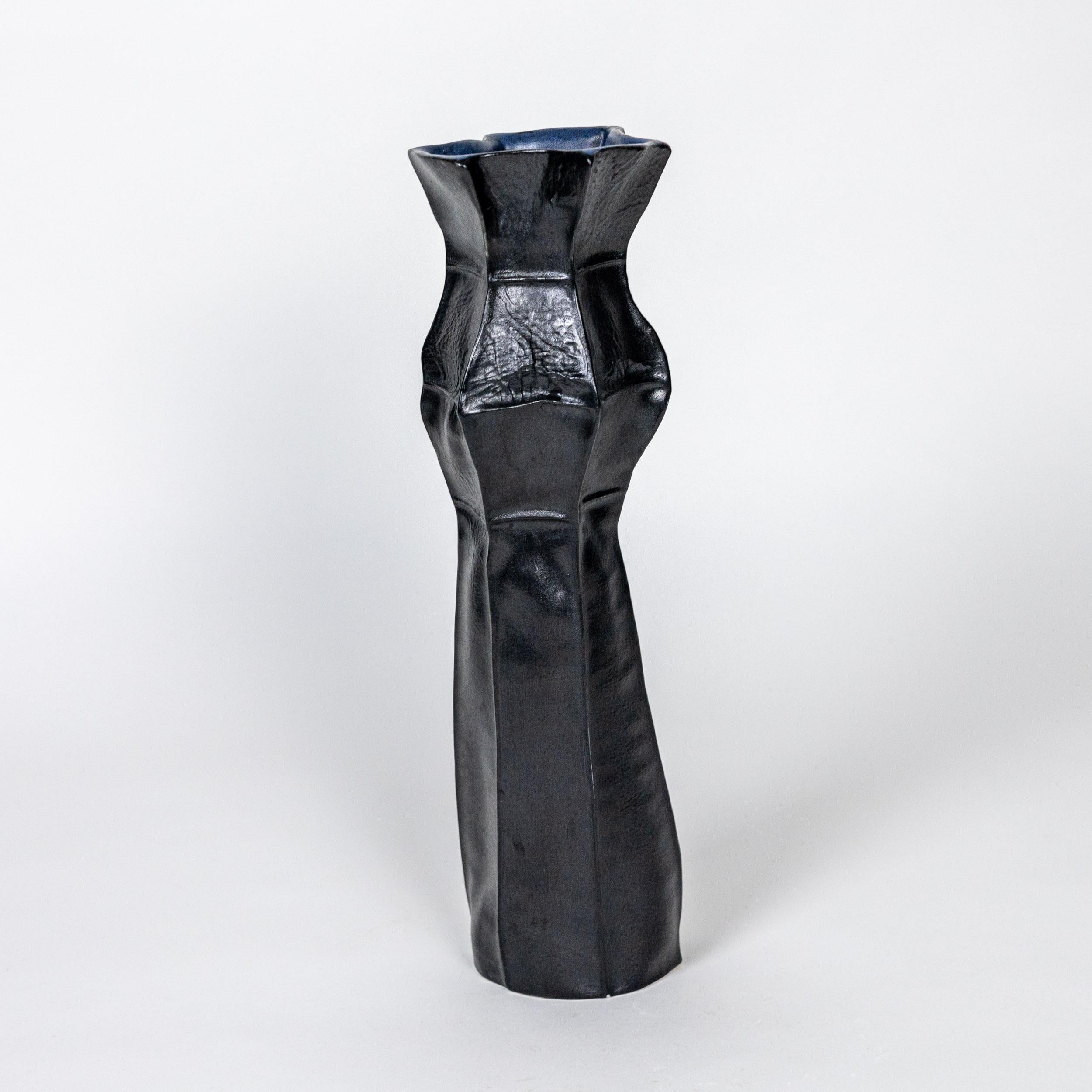 Jarrón Orgánico Negro, Cerámica, Kawa Vase #6, Porcelana, En stock, Hecho a mano Moderno en venta