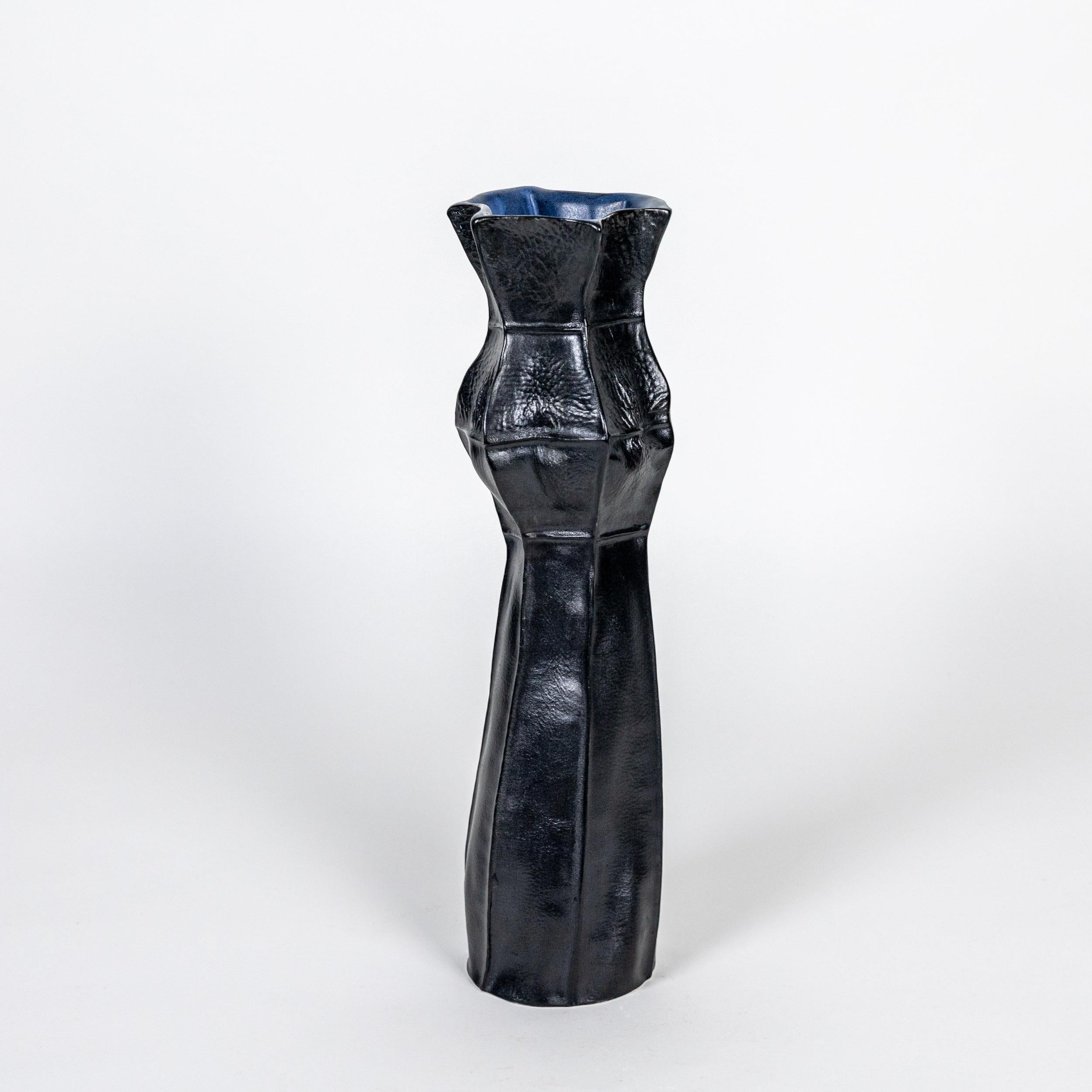Jarrón Orgánico Negro, Cerámica, Kawa Vase #6, Porcelana, En stock, Hecho a mano Estadounidense en venta