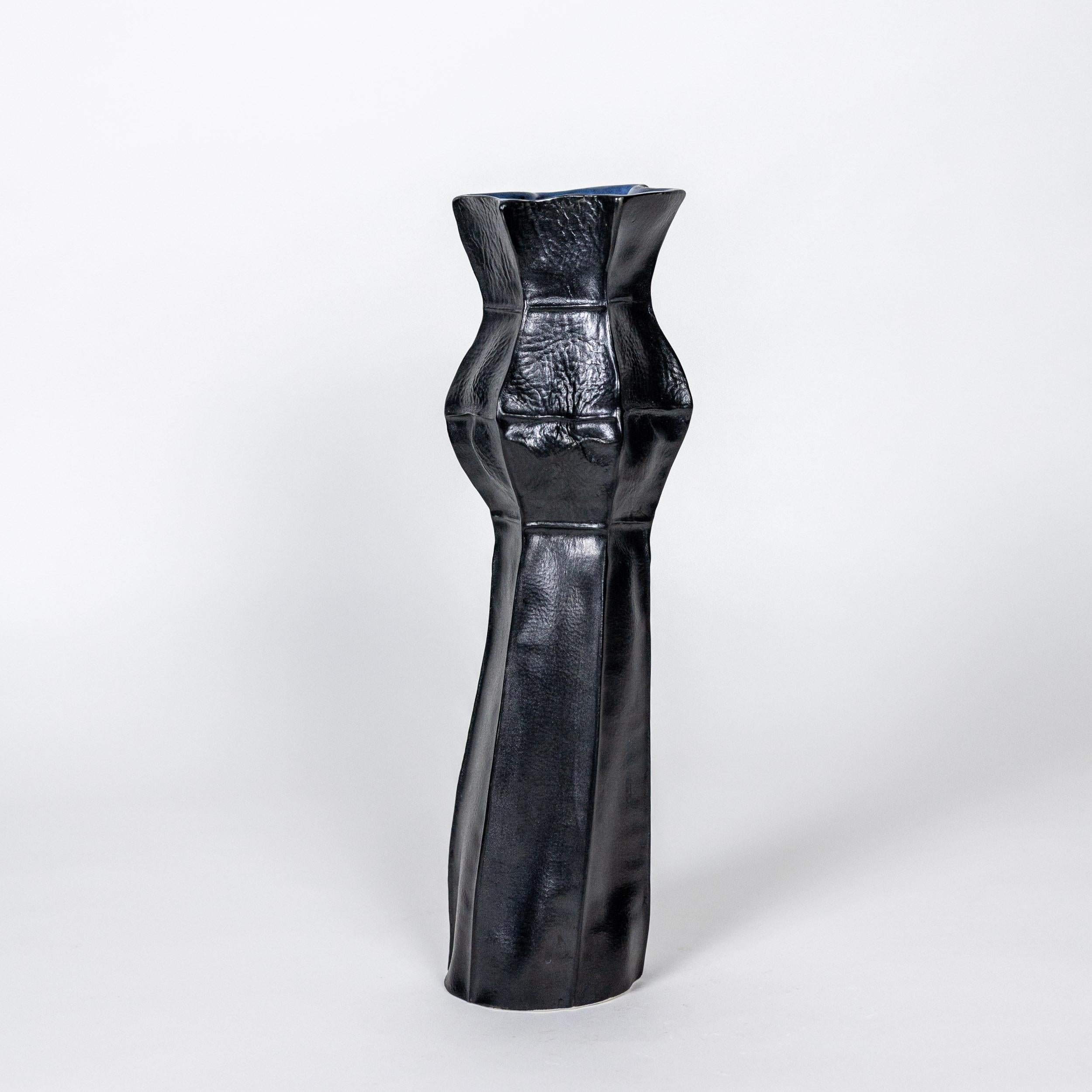 Jarrón Orgánico Negro, Cerámica, Kawa Vase #6, Porcelana, En stock, Hecho a mano Siglo XXI y contemporáneo en venta