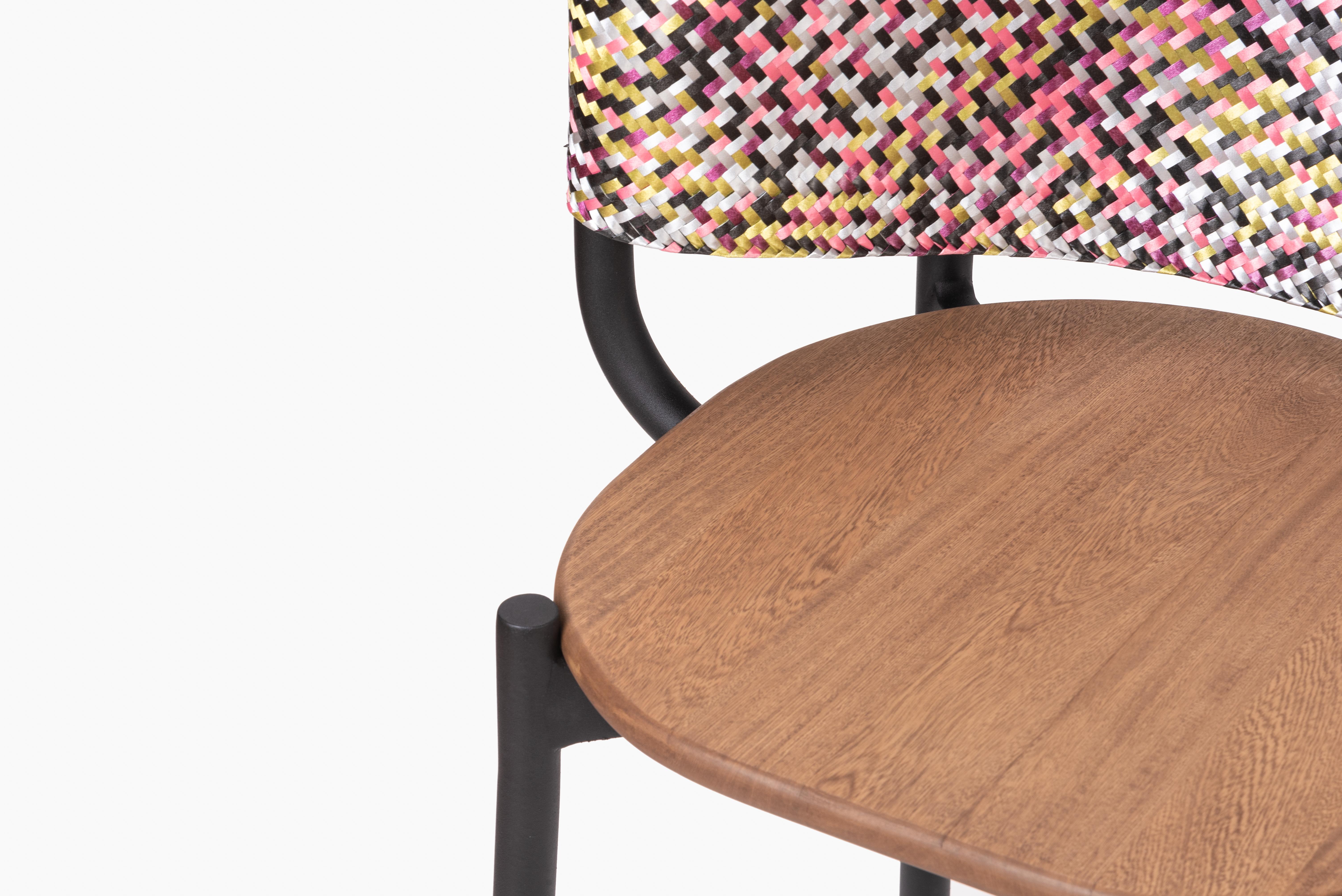 Schwarzer Outdoor-Stuhl mit handgefertigter, geflochtener Rückenlehne aus Kunststofffasern im Zustand „Neu“ im Angebot in Zapopan, Jalisco. CP