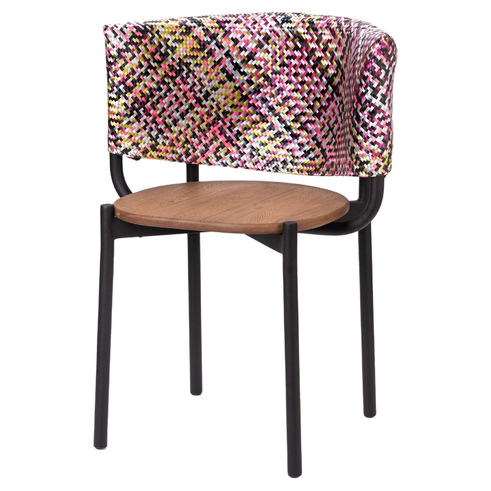 Schwarzer Outdoor-Stuhl mit handgefertigter, geflochtener Rückenlehne aus Kunststofffasern