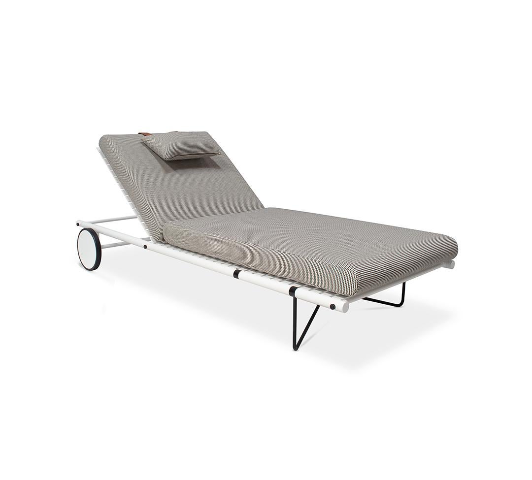 Contemporary Modern Sunbed With White Legs an Dedar Milano Fabrics in Black and White For Sale
