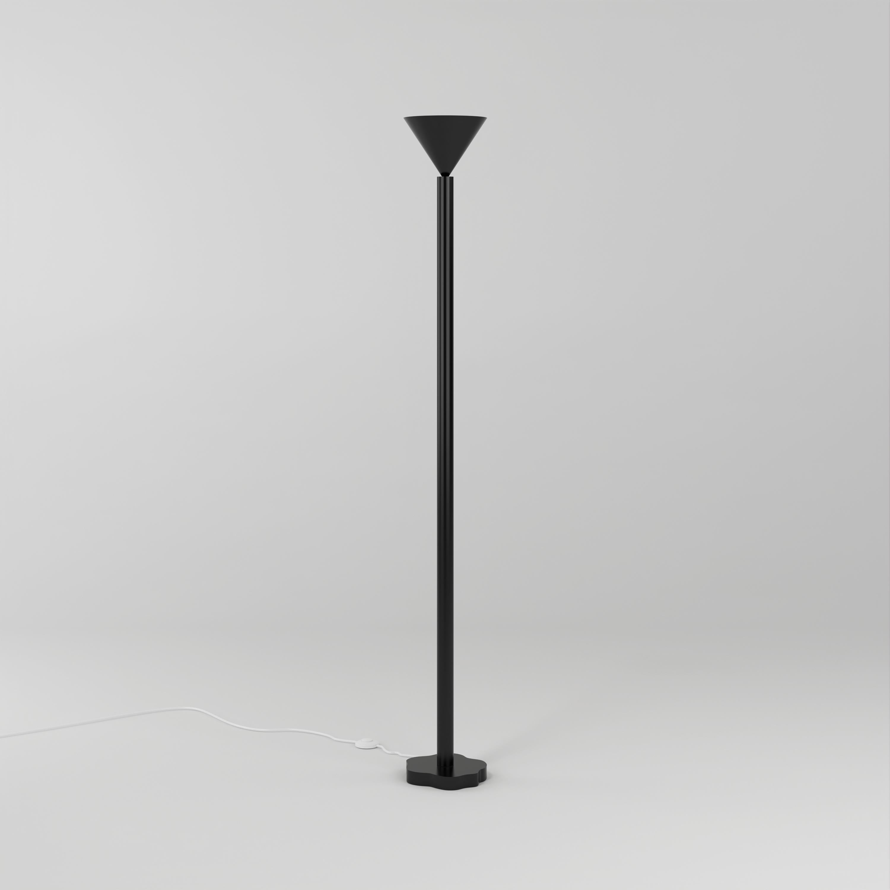 Lampe de sol de forme libre Black Outlines par Atelier Areti
Dimensions : D 20 x H 159 cm.
Matériaux : Métal peint par poudrage.

Disponible en base cylindrique coupée, en forme libre ou en forme d'œuf.
Disponible avec globe ou cône.
Disponible dans