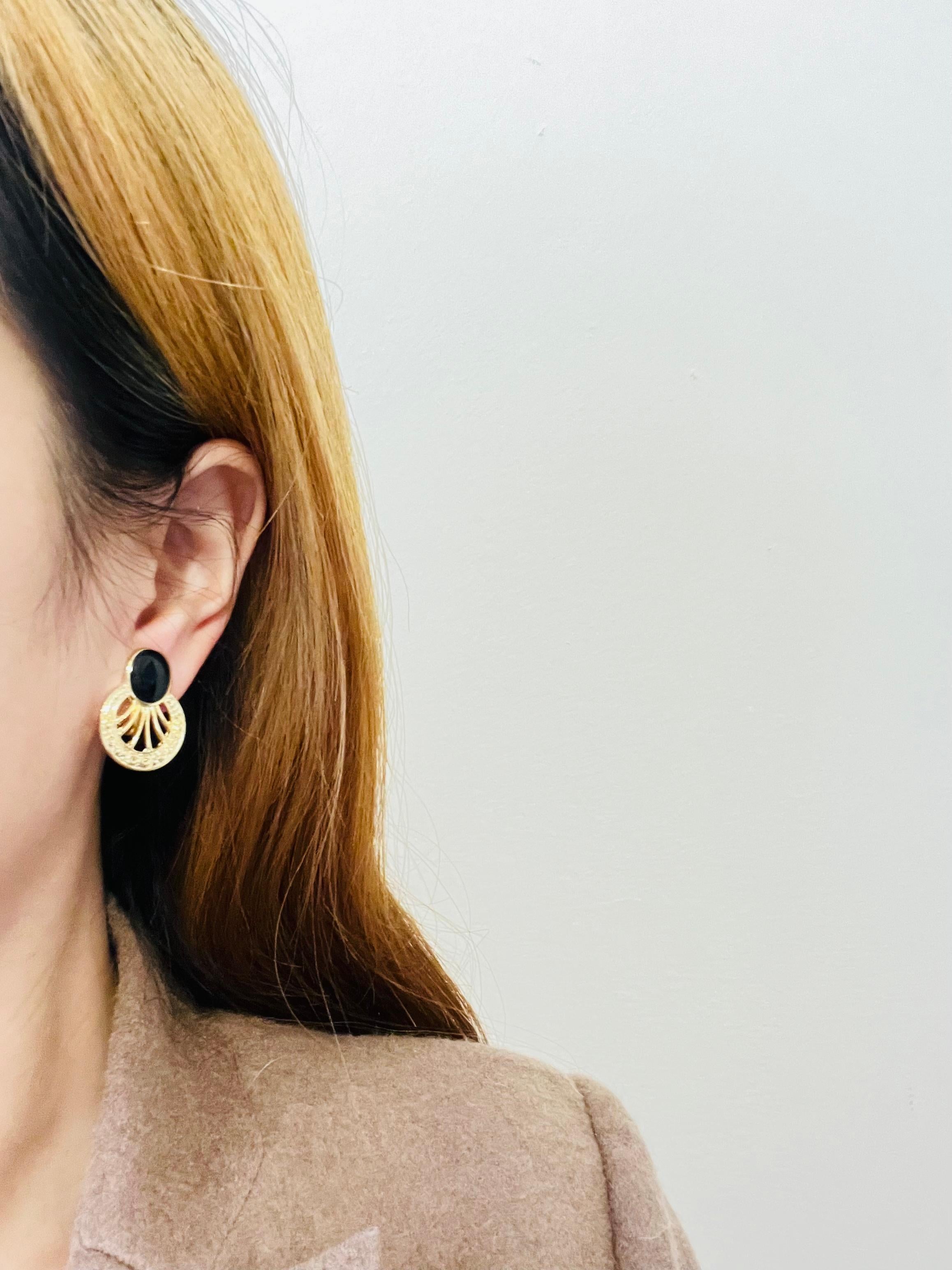 Eventail en émail noir ovale ajouré Cercle creux Or  Retro Elegance Clips Earrings en vente 1