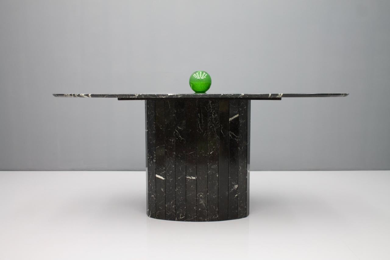 Black Oval Marble Dining Table, Italy, 1970s In Good Condition In Frankfurt / Dreieich, DE