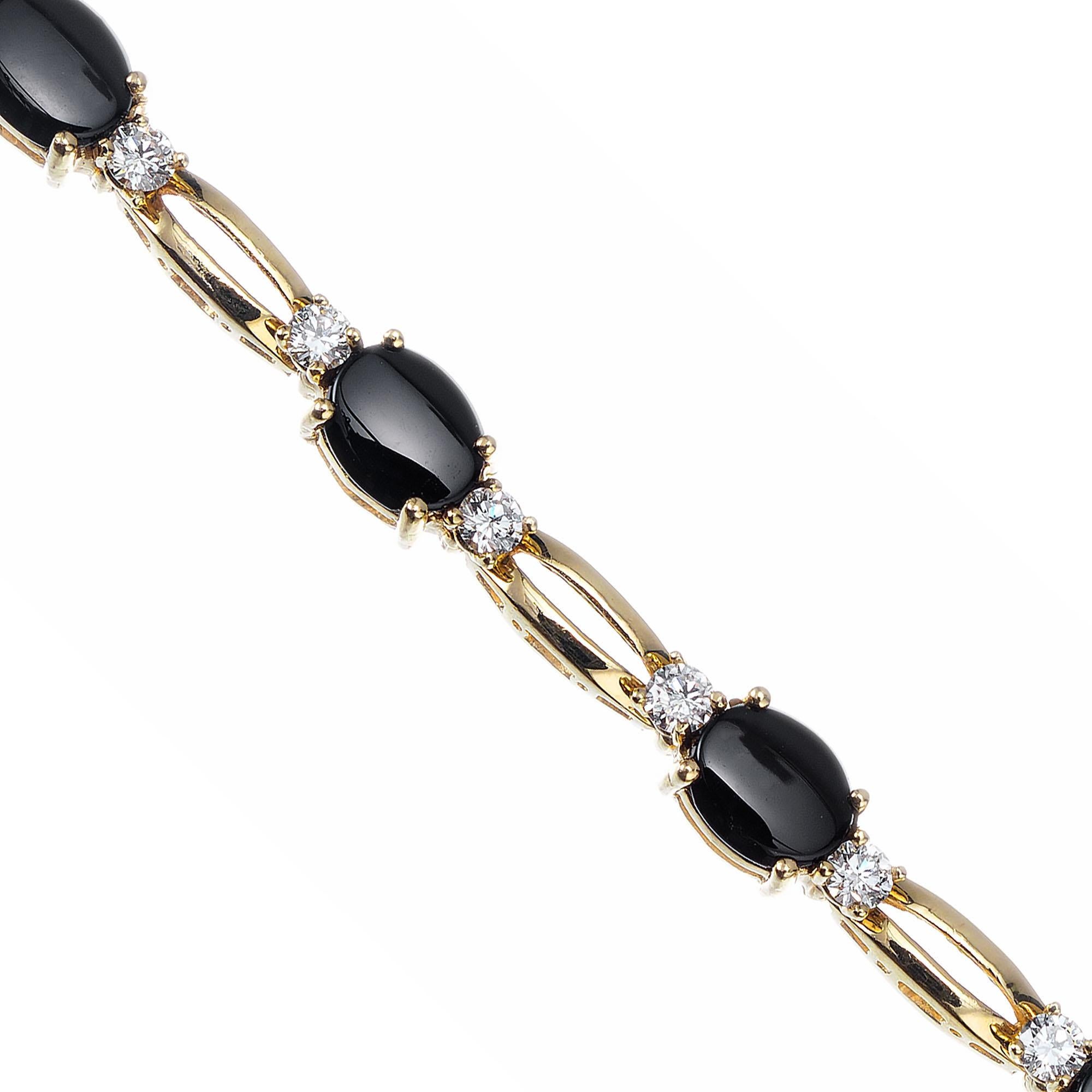 Taille ovale Bracelet à maillons en or avec onyx ovale noir et diamants en vente