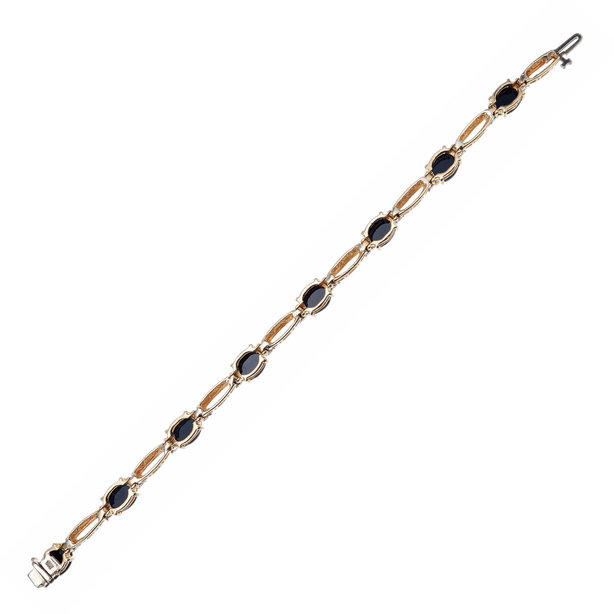 Bracelet à maillons en or avec onyx ovale noir et diamants Bon état - En vente à Stamford, CT