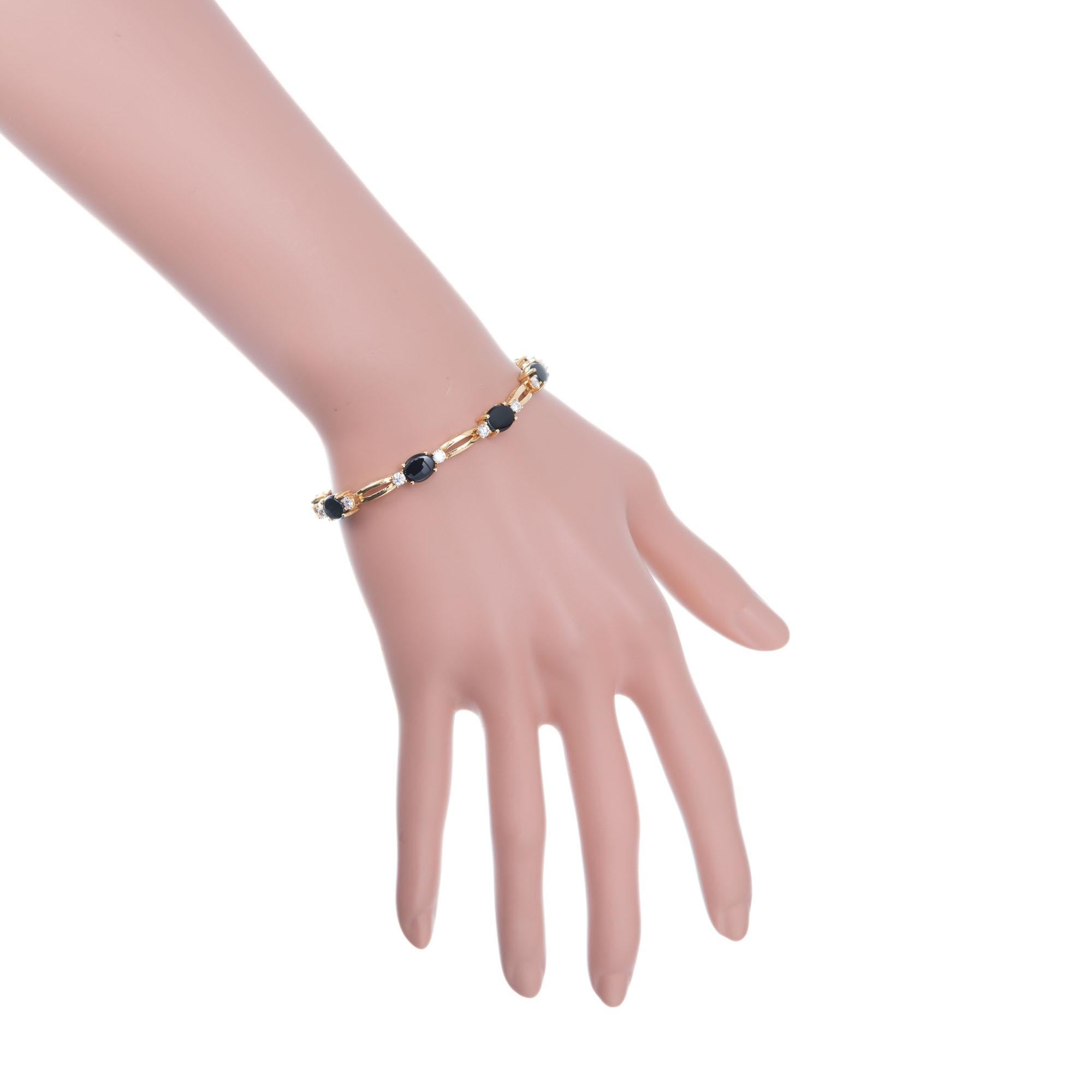 Bracelet à maillons en or avec onyx ovale noir et diamants en vente 1