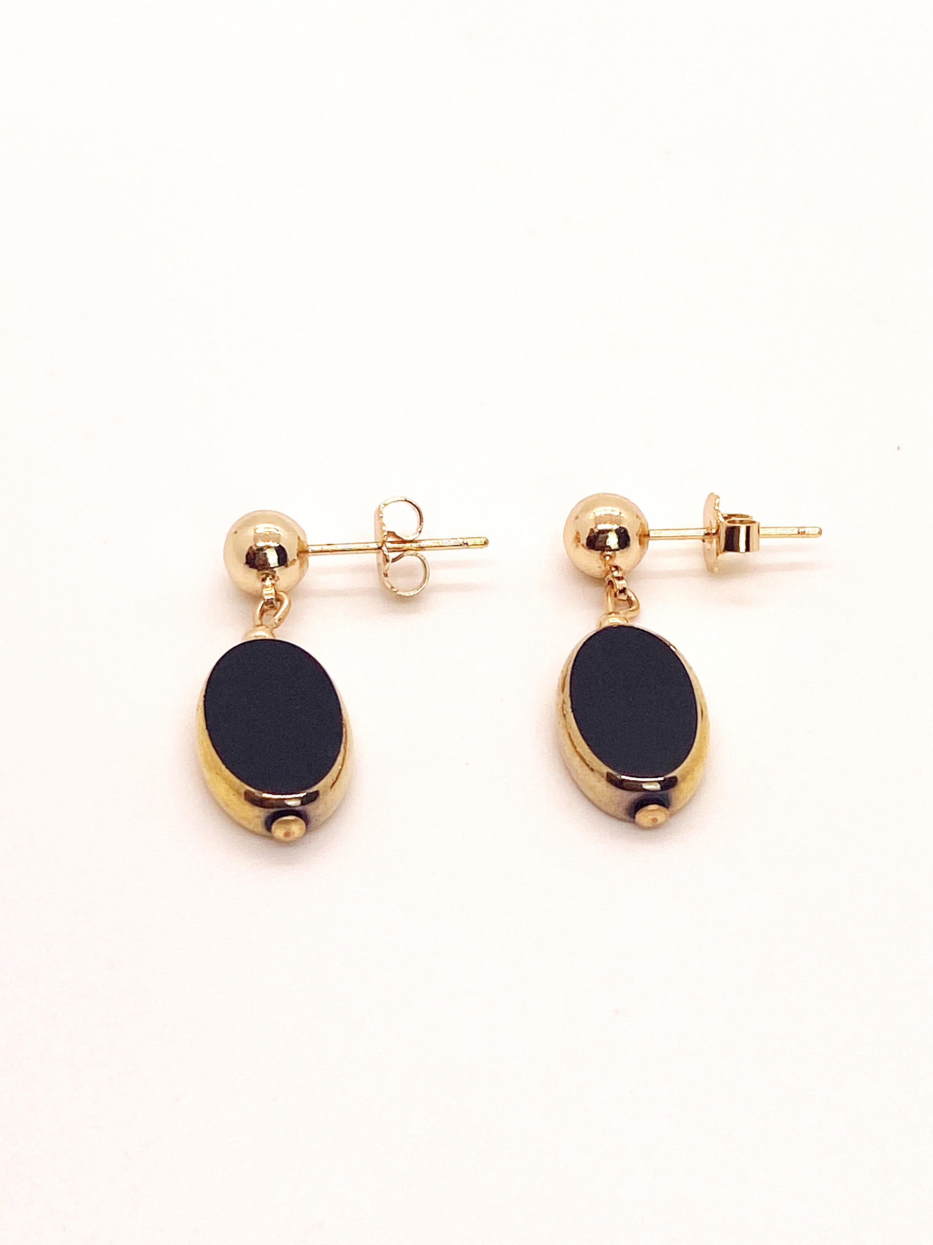 Rétro Boucles d'oreilles en perles de verre allemandes ovales noires bordées d'or 24K en vente