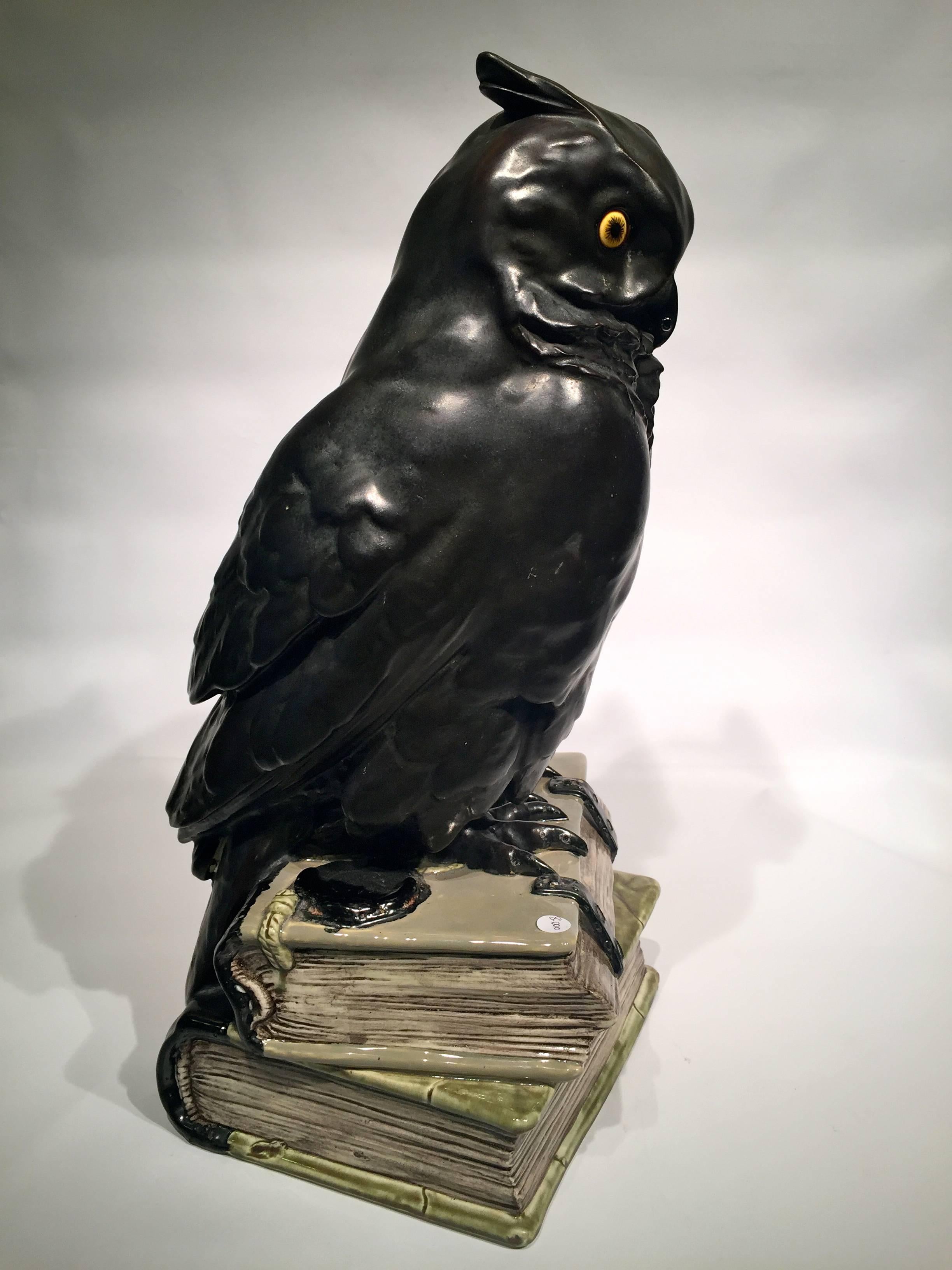 SIGNED Black Owl on Books USA Art Nouveau Porcelain, circa 1900 In Excellent Condition For Sale In Rio de Janeiro, RJ