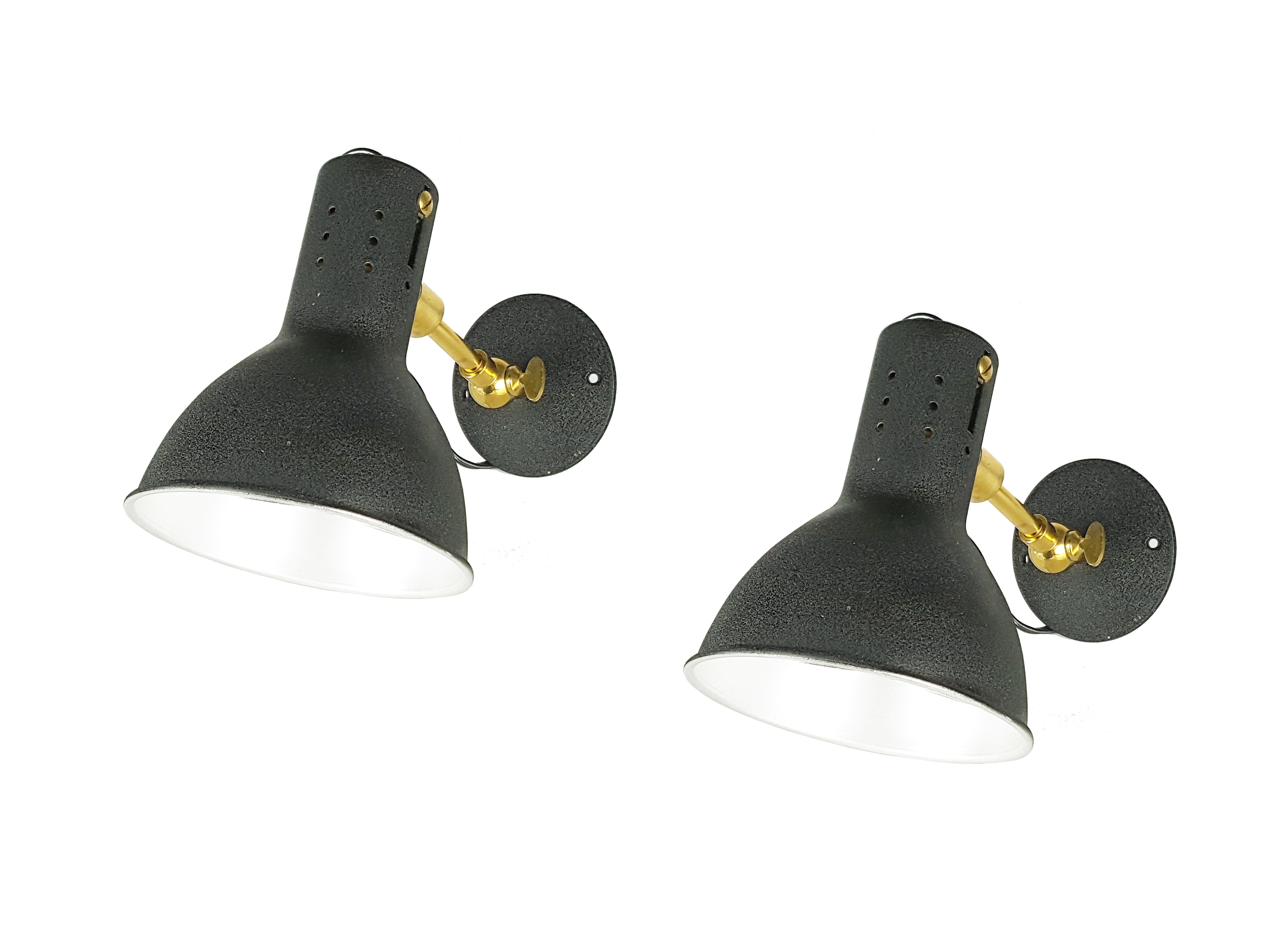 Black Painted Aluminum & Brass Mid-Century Adjustable Wall Lamps For Sale 6