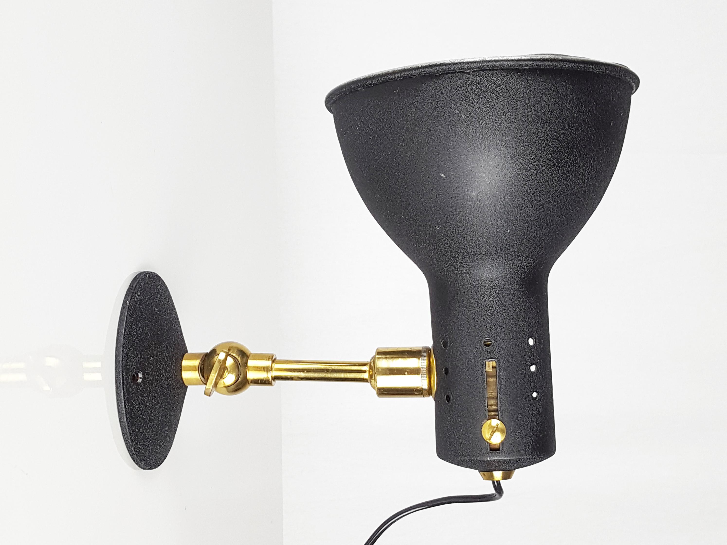 Black Painted Aluminum & Brass Mid-Century Adjustable Wall Lamps For Sale 2