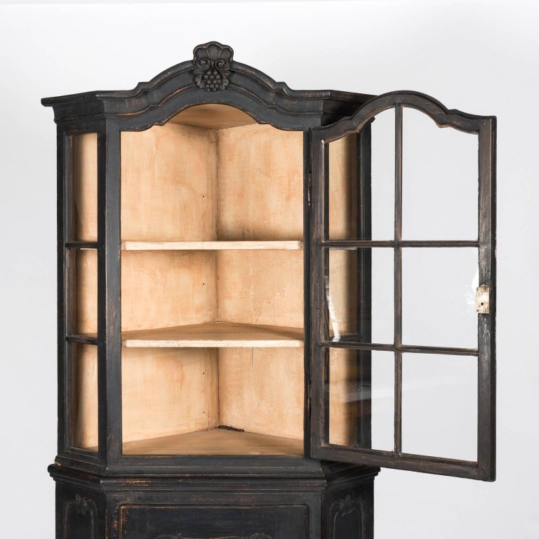 Black Painted Corner For Sale at 1stDibs black corner