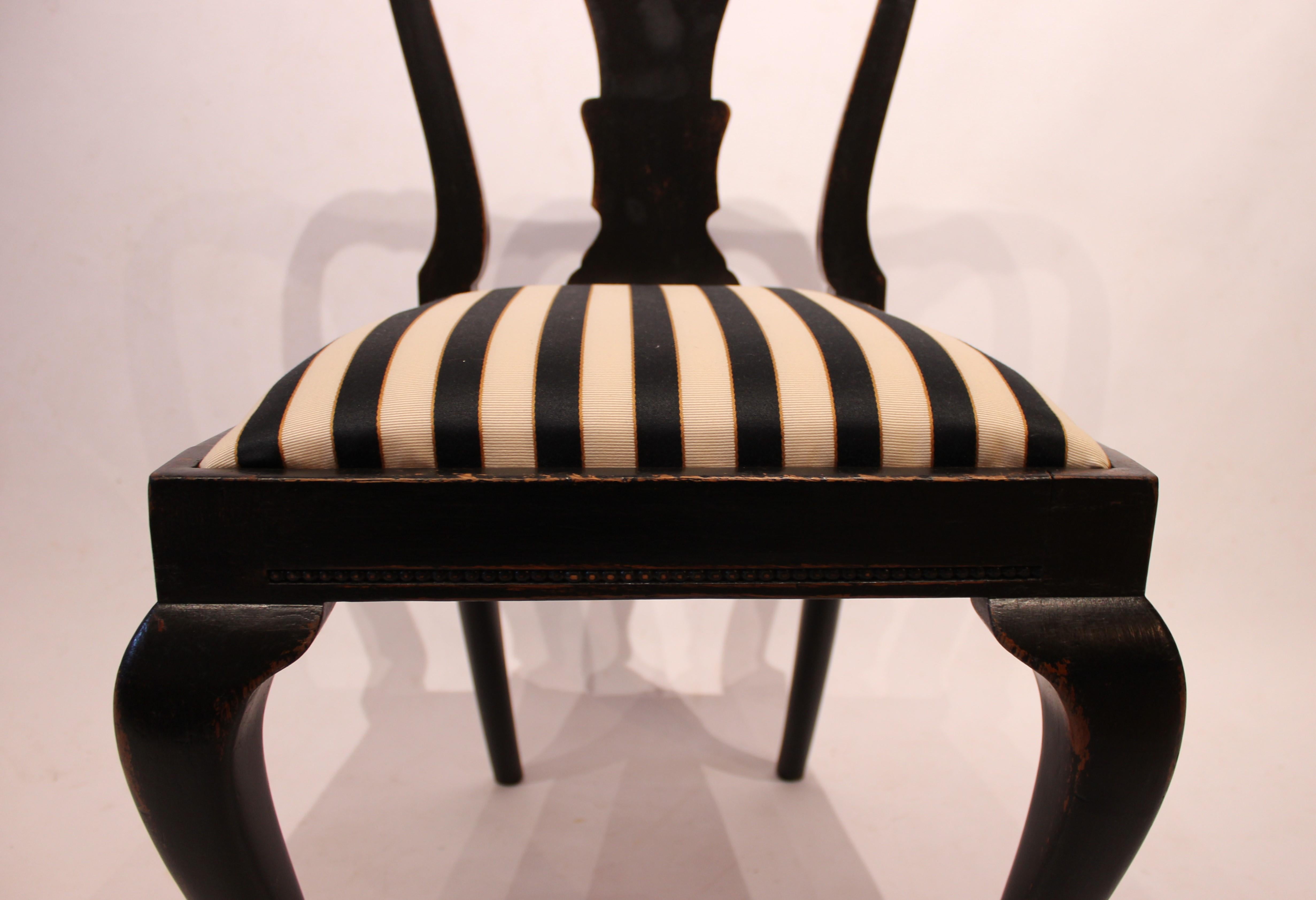 Danois Chaise de salle à manger peinte en noir dans le style rococo des années 1860 en vente