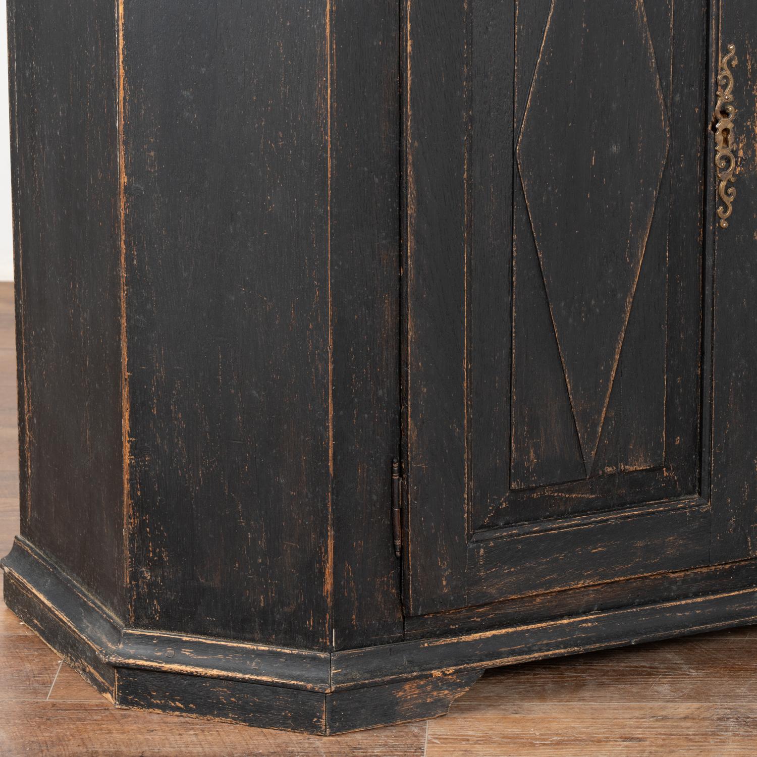 Black Painted Display Cabinet Bookcase with Glass Doors, Denmark circa 1770 For Sale 5