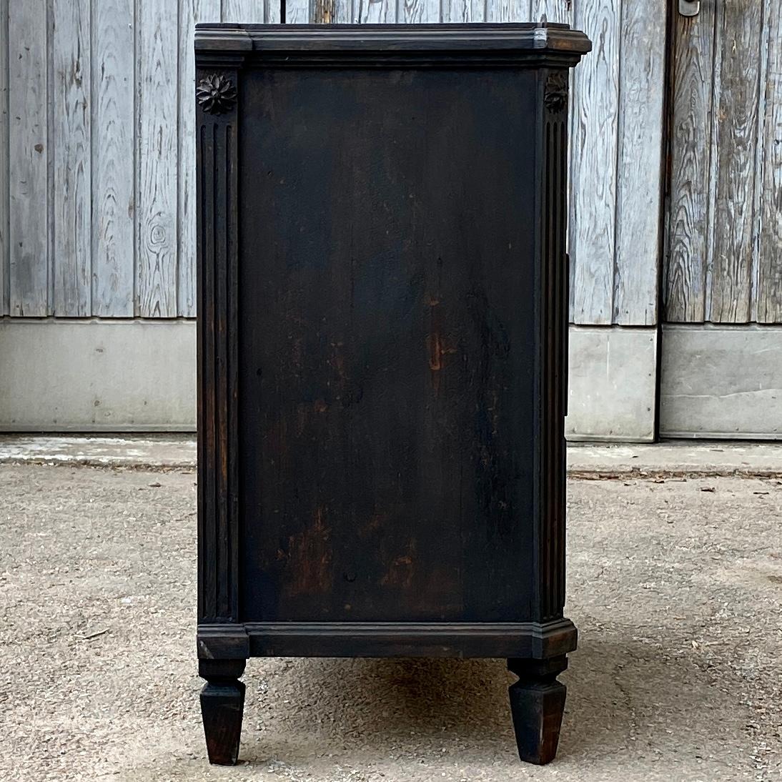 Black Painted Gustavian Chest of 3 Drawers, Sweden Early 19th Century For Sale 10
