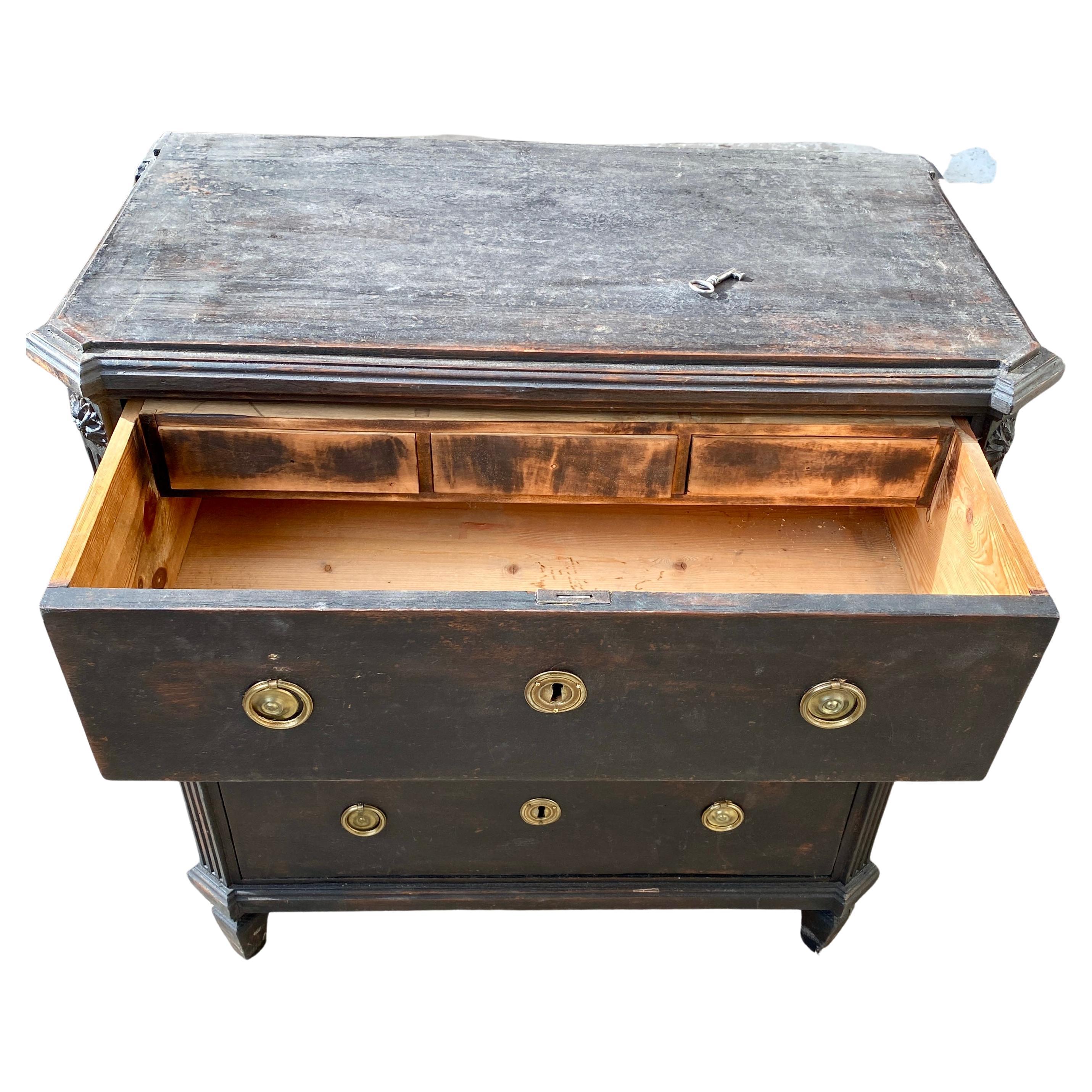 Black Painted Gustavian Chest of 3 Drawers, Sweden Early 19th Century In Good Condition For Sale In Haddonfield, NJ