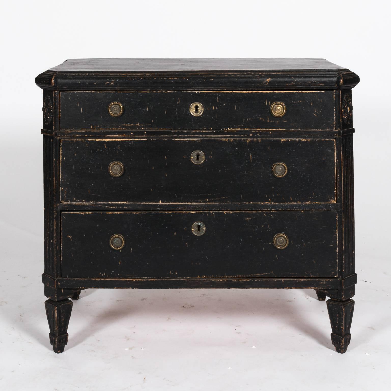Black Painted Gustavian Dresser In Good Condition For Sale In Stamford, CT