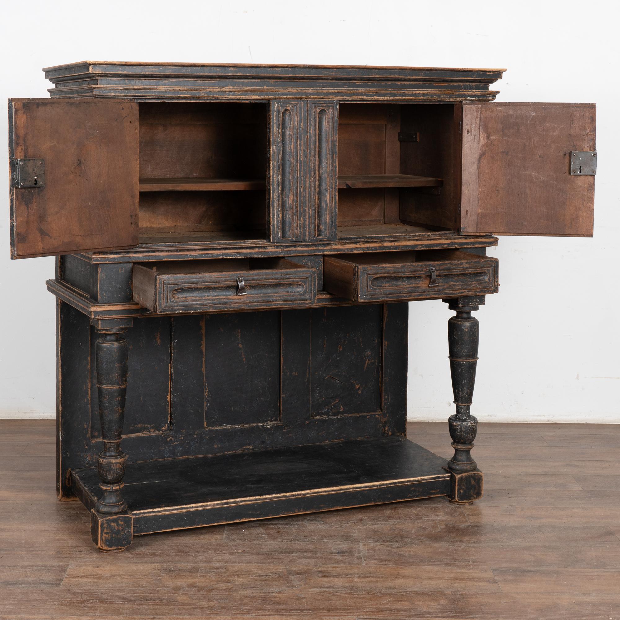 Barocco Armadio in Oak dipinto di nero, Spagna, circa 1820-40 in vendita