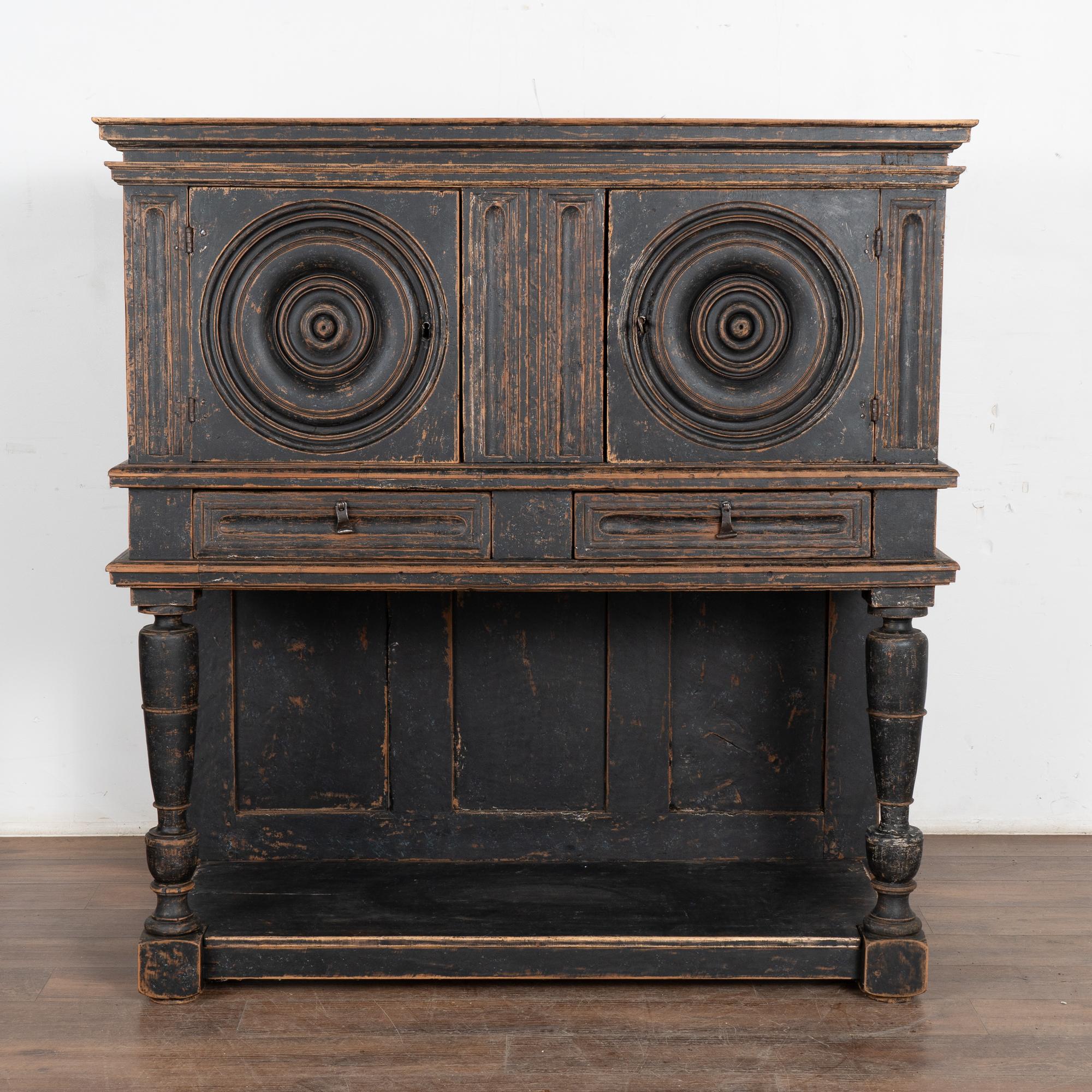 Spagnolo Armadio in Oak dipinto di nero, Spagna, circa 1820-40 in vendita